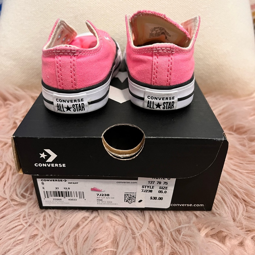 Pink Converse - Picture 5 of 7